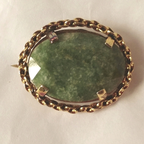GOLD-FILLED GREEN AGATE OVAL PIN BROOCH - VINTAGE - Picture 1 of 4